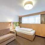 Riders In Hotel 3*