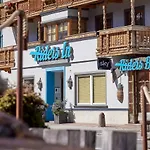 Riders In Hotel 3*