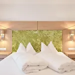 Riders In Hotel 3*