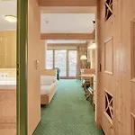 Riders In Hotel 3*